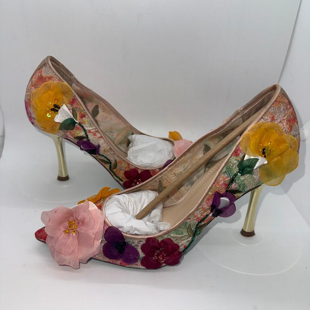 Betsey Johnson Darcy Pump Heels Women's Multicolor Floral 3D Flower Pointed Toe